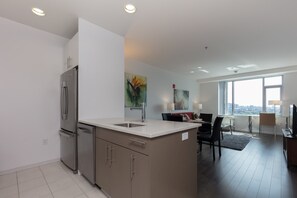 Luxury Apartment, 2 Bedrooms | Private kitchen | Fridge, microwave, oven, stovetop