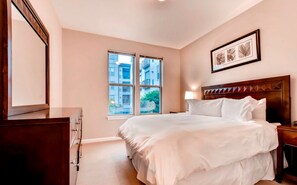 Luxury Apartment, 2 Bedrooms - Bluebird Suites in Downtown Providence (Providence)