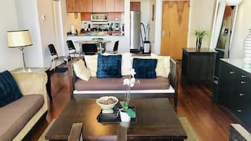 Comfort Apartment, 3 Bedrooms, City View | Individually decorated, individually furnished, iron/ironing board