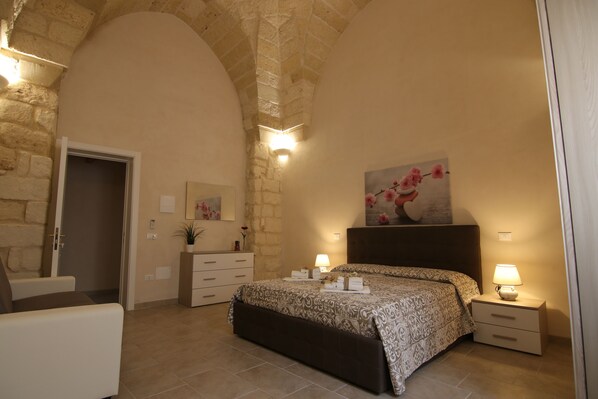 舒适四人房 (Mandorlo) | 迷你吧、办公桌、遮光窗帘、熨斗/熨衣板