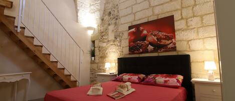 Comfort Duplex (Melograno) | Minibar, desk, blackout drapes, iron/ironing board