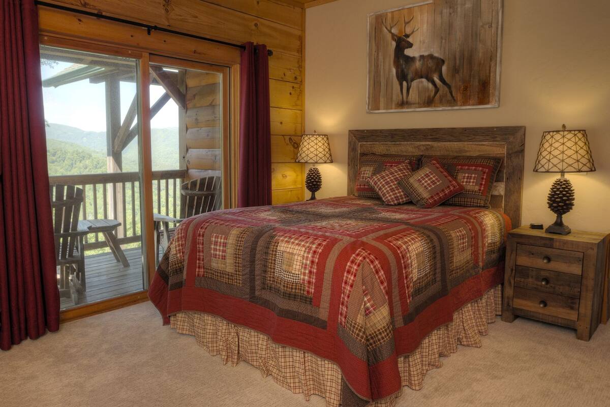 Panoramic Room, 1 Queen Bed, Balcony, Mountain View | Egyptian cotton sheets, premium bedding, pillowtop beds, blackout drapes
