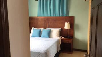 Apartemen Comfort, 2 kamar tidur | Meja kerja, setrika/meja setrika, Wi-Fi gratis, dan seprai linen