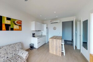 Appartement, 1 chambre | Coin séjour | Télévision à écran plat