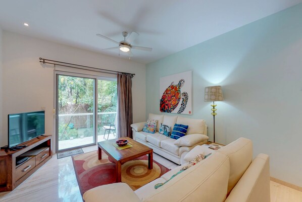 Apartment, 2 Bedrooms, Pool Access | Living area