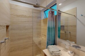 Apartment, 2 Bedrooms, Pool Access | Bathroom