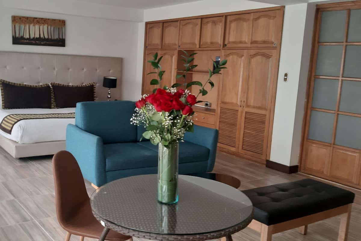 Junior Suite | Egyptian cotton sheets, premium bedding, desk, free WiFi
