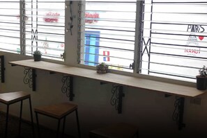 Frigorifero, piano cottura, pentole/stoviglie/utensili