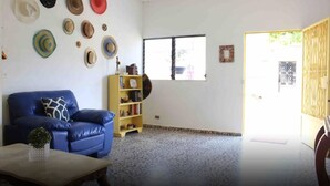 Unclassified image, 4 of 25, button - Nahui Hostal (Nahuizalco)