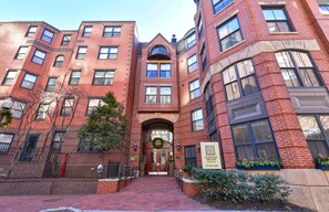 Property entrance - Boston Medical Suites at Garrison Square (Boston)