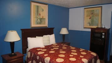 Desk, blackout curtains, free WiFi