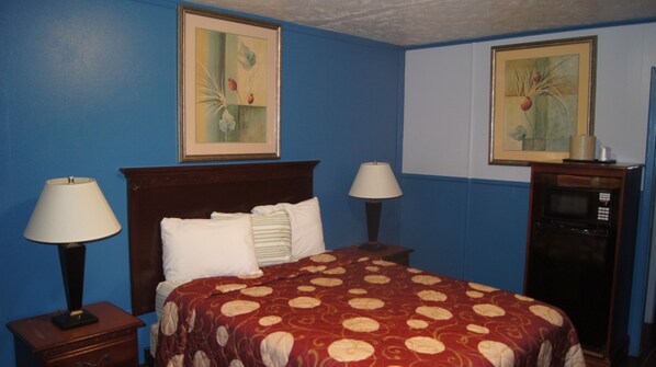 Standard Single Room, 1 Queen Bed | Desk, blackout drapes, free WiFi
