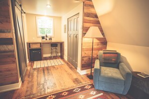 Free WiFi, bed sheets - Skeena Spey Riverside Wilderness & Lodge (Terrace)