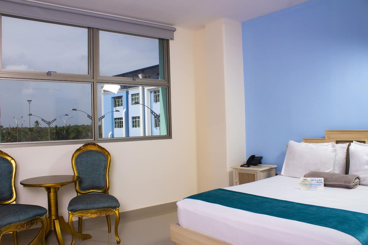 Premium bedding, in-room safe, desk, soundproofing