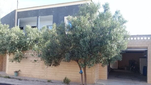A modern two-story building with a garage. - Studio Pour Vacance A Hammam Al Ghezéze (Hammam Al Agzaz)