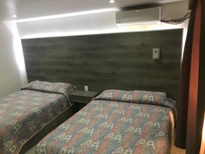 Desk, free WiFi, bed sheets - Hotel Los Pinos (Bocoyna)