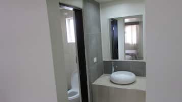 Basic Room, 1 Double Bed | Bathroom | Shower, rainfall showerhead, free toiletries, towels