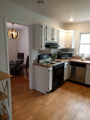 Private kitchen - University City Guest House (Charlotte)