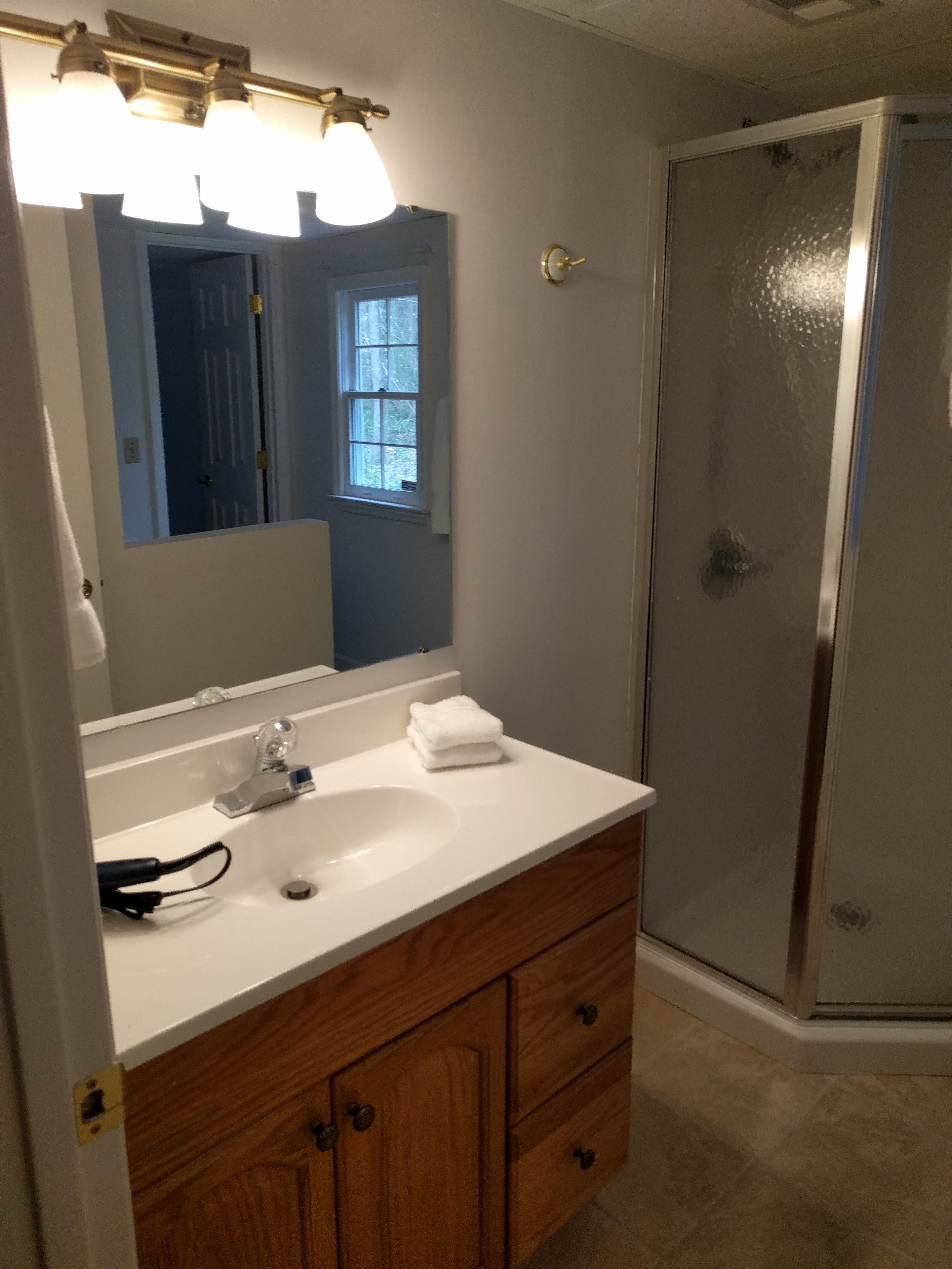 Deluxe House, Multiple Beds, Non Smoking | Bathroom | Hair dryer, towels