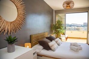 2 habitaciones, cortinas blackout y tabla de planchar con plancha 