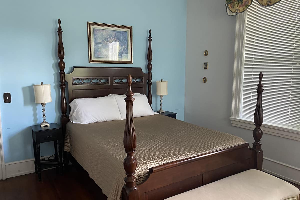 Blue Room, Detached - Private Hall Bathroom. | Memory foam beds, individually decorated, individually furnished, desk