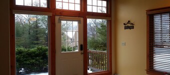 Beautiful home, hot tub, across from Camelback Resort