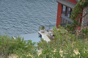 Property grounds - Infinity Pool, Spa, & Unobstructed view from all rooms - Lake Chelan, WA (Manson)