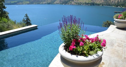 Infinity Pool, Spa, & Unobstructed view from all rooms - Lake Chelan, WA
