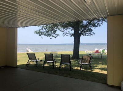 Huge Private Sandy Beach! Sleeps 22! Private Suites! Some Aug/Sept Availability!