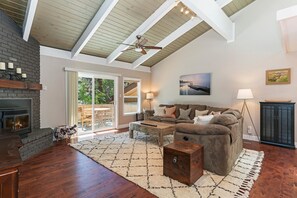 TV, fireplace, streaming services