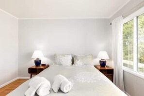 3 chambres, fer et planche à repasser, Wi-Fi, draps fournis