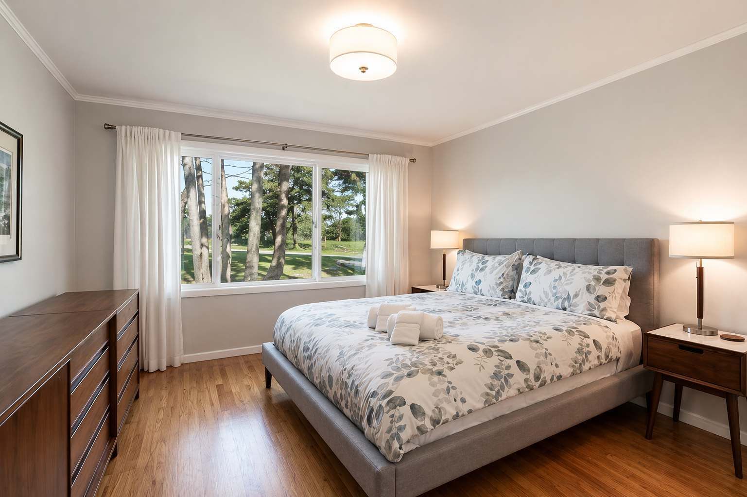 3 bedrooms, iron/ironing board, WiFi, bed sheets