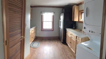 Full-size fridge, microwave, coffee/tea maker, electric kettle