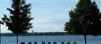 Thousand Islands cottage on the beautiful St. Lawrence River, marina included