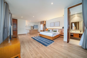 7 bedrooms, in-room safe, desk, iron/ironing board