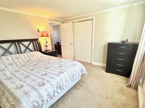 5 chambres, bureau, fer et planche à repasser, accès au Wi-Fi (inclus)
