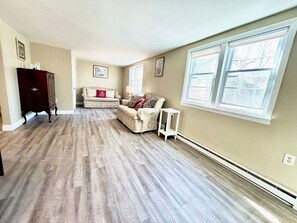 Smart-TV, peis og bøker