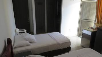 Desk, soundproofing, free WiFi, wheelchair access