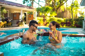 Outdoor spa tub - Colibri Boutique Hotel (Sosúa)