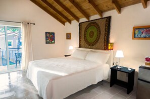 Suite studio, 1 chambre, balcon | Literie de qualité, minibar, coffre-fort, système d’insonorisation