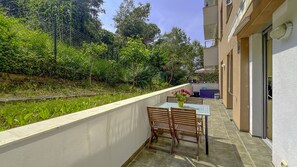 Outdoor dining - Apartment 5 pax, community pool, wifi, parking 5 m from Fenals beach - LLoret de Mar (Lloret de Mar)