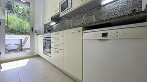 Refrigerador, microondas, horno, lavavajillas