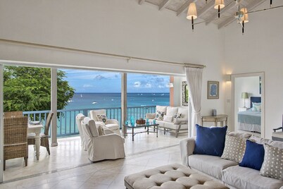 **Luxury 4Bed/4Bath Beachfront Villa – Panoramic Ocean Views, Prime Location**