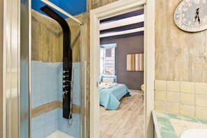 2 bedrooms, iron/ironing board, WiFi, bed sheets - Design Apartment at Colosseum | Few meters from the Colosseum (Roma)