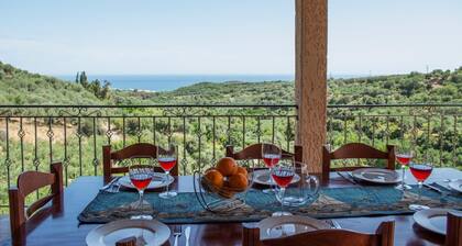 Peaceful and private family villa, big pool, wellness, views of sea and mountain