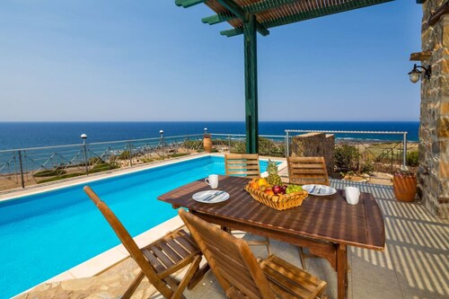Sonnenuntergang und Meerblick in einer Villa mit Pool in der Nähe von Elafonissi