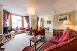Smart TV, fireplace, DVD player, books