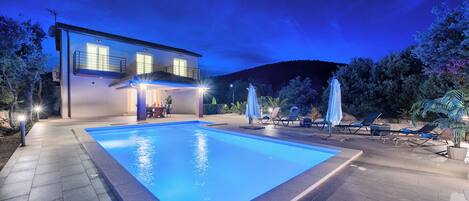 Outdoor pool, a heated pool