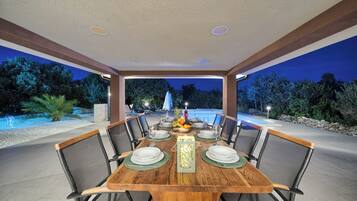 Outdoor dining