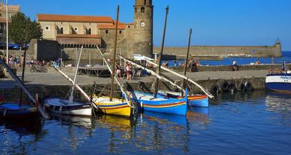 NICE BRIGHT APARTMENT **** 2 STEPS FROM THE BEACH WITH PARKING